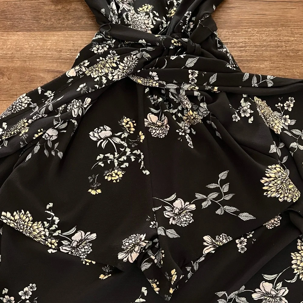 🖤🌿HOST PICK🌿🖤 Floral Romper Dress - Picture 3 of 6